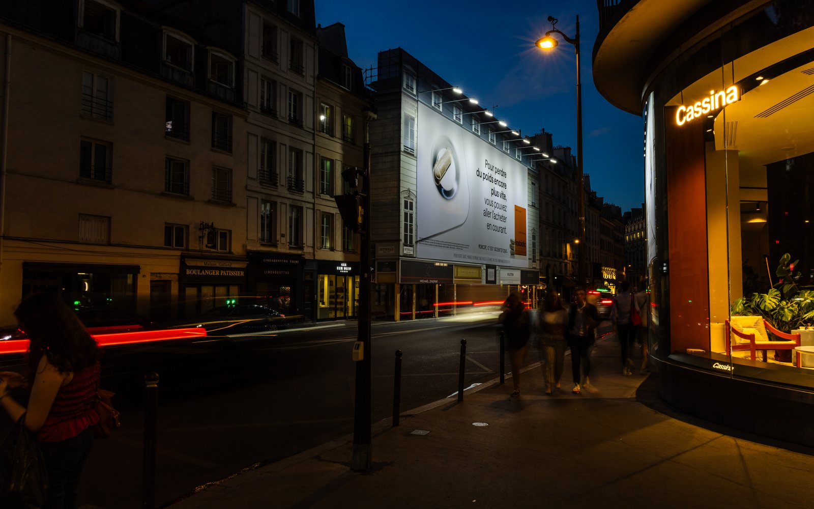Toile publicitaire ZEISS sur façade parisienne