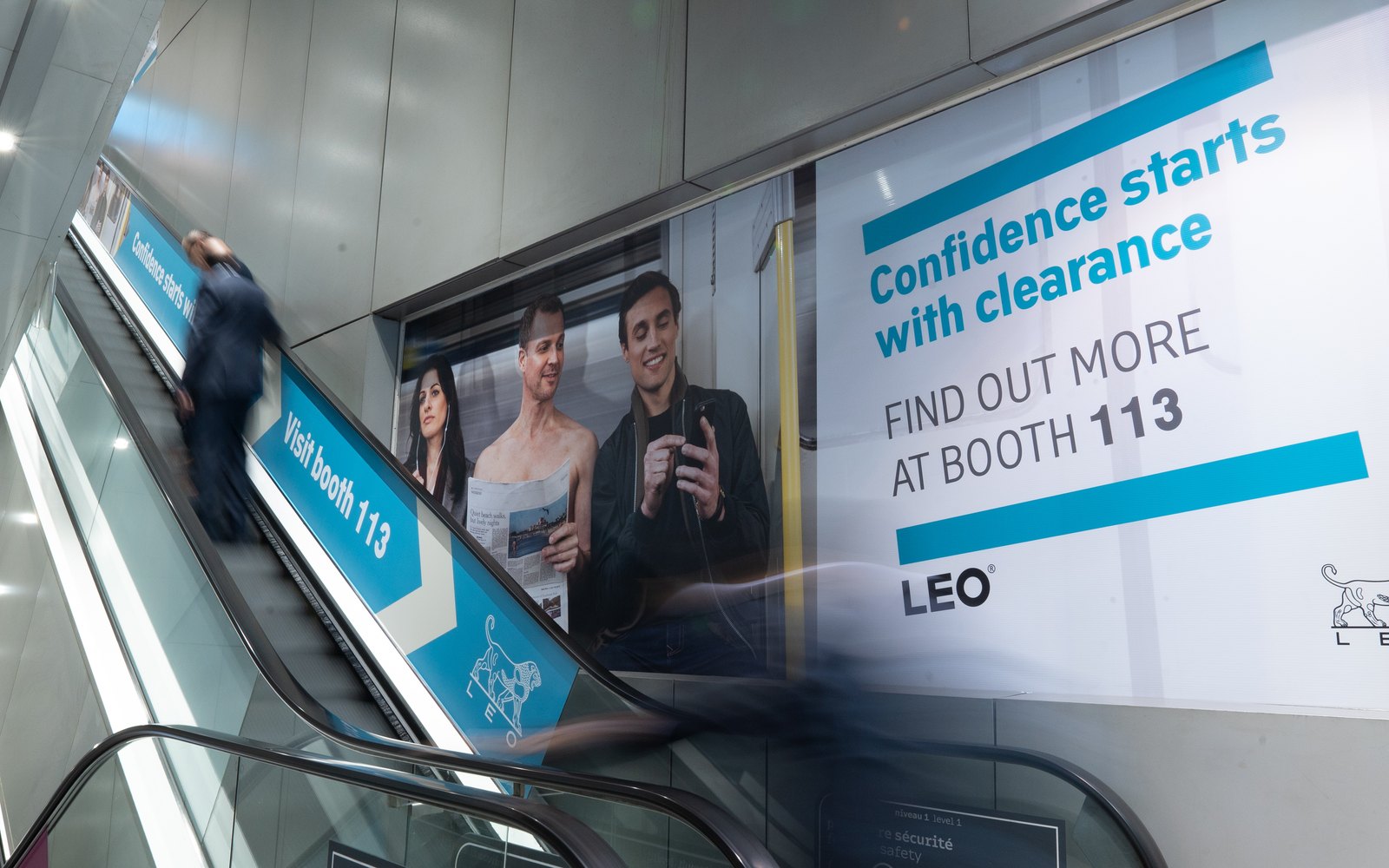 Habillage signalétique Leo Pharma sur escalator au Palais des Congrès